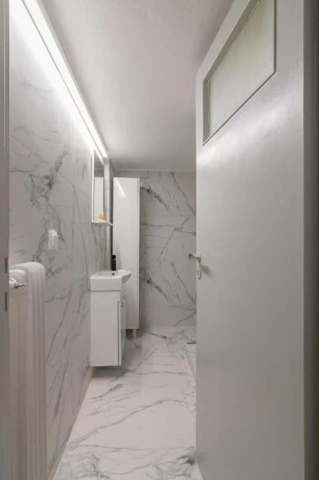 אתונה Fully Renovated 1 Bedroom Condo מראה חיצוני תמונה