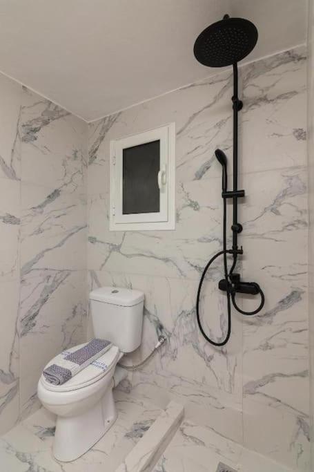 אתונה Fully Renovated 1 Bedroom Condo מראה חיצוני תמונה