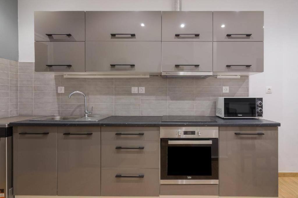 אתונה Fully Renovated 1 Bedroom Condo מראה חיצוני תמונה